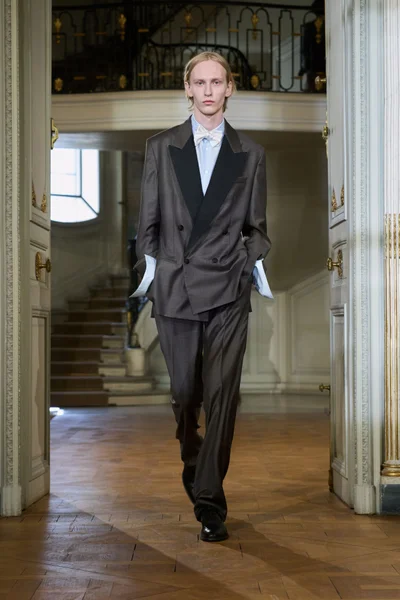 Look 32